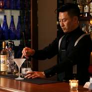 料理･お酒･サービスのクオリティが高いだけではなく、個々各々に合わせたケアを行うこと。西麻布という土地柄、外国人のお客様も多いので常にオープンマインドでいること。このひとつひとつを大切にしています。