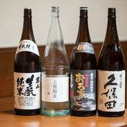 お酒は、厳選仕入れの日本酒と店長おすすめの地元島根のお酒が充実。料理にそっと寄り添い、その美味しさをより一層引き立ててくれる銘酒が揃っています。