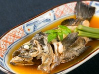甘すぎず辛すぎず、丁寧にひいた一番だしを使用。身がふっくらとなるよう仕上げた大将自慢の逸品です。お店でその味わいをお確かめください。
※仕入れによりお魚が変わることがございます
