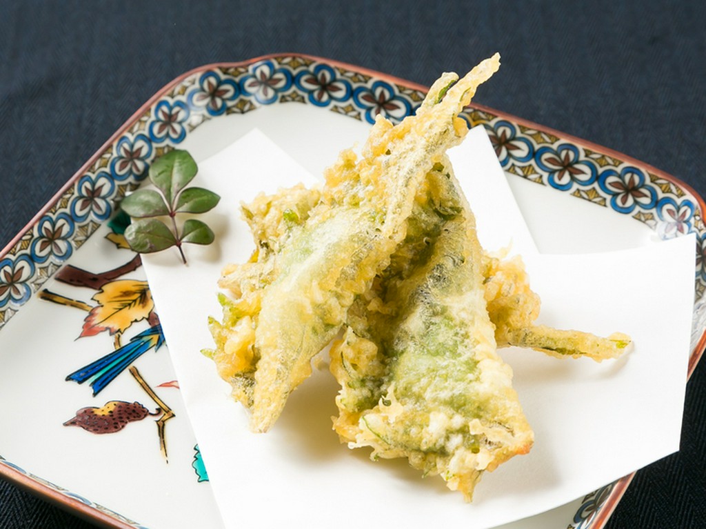 小海老ととうもろこしの大葉包み天ぷら