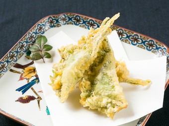 小海老ととうもろこしの大葉包み天ぷら