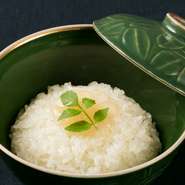 9～4月まで。季節の魚を味わう、人気のひと品『鰆飯蒸し』