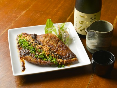 全国の地酒、本格焼酎を其々４0種類以上ご用意