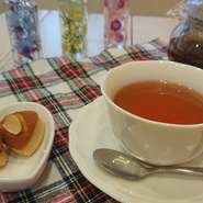 ストレート・レモン・ミルク。それぞれによく合う茶葉を厳選し、紅茶の美味しさを存分に味わうことができます。