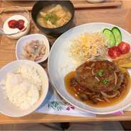 毎日違うメニューでお楽しみ頂けます。
写真は一例です。
