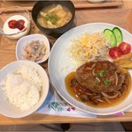 毎日違うメニューでお楽しみ頂けます。
写真は一例です。
