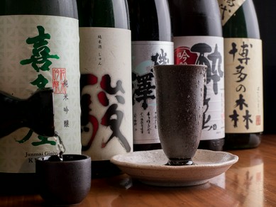 気軽に味わえる焼酎や、地元福岡の日本酒を用意