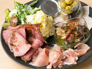 一人でもシェアしてもOK『とってもお得な前菜5種盛り合わせ』