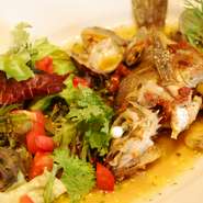 イタリアの漁村伝統料理。
味付けはあさりとにんにくとドライトマト、とシンプルですが、
それが魚の旨みを最大限に引き出します。
シェフの腕にご期待ください。 