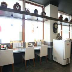 女性一人でも入りやすい、カウンターのあるお店