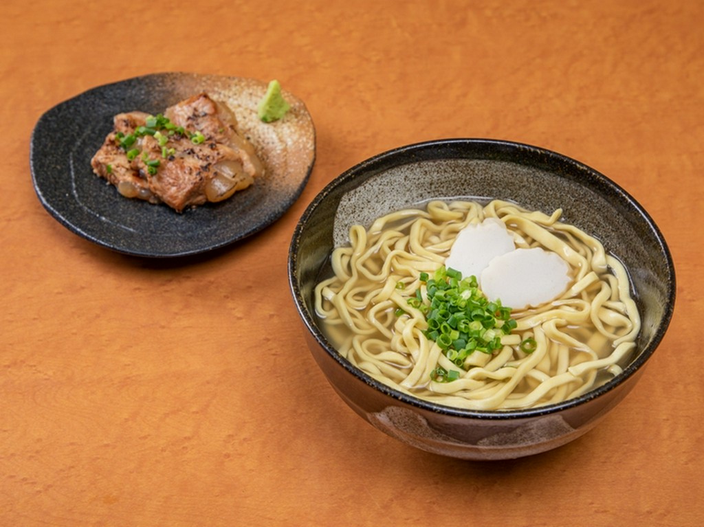 とろとろのソーキがたまらない『あぶりとろソーキそば』