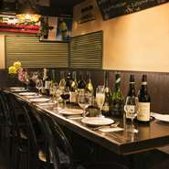 歓送迎会などの宴会に使えるコース料理も用意されています。駅から徒歩3分というアクセス良好な立地柄、普段から会社員やOLさんが多く、会社の集まりに最適です。