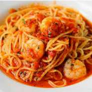 エビの辛いトマトソースパスタ