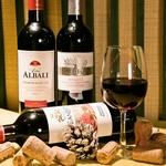 ミディアムボディ。プラムの様な香り。滑らかな飲み心地なワインです。