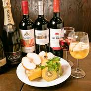 リンゴ・オレンジ・バナナなどが入った自家製サングリア