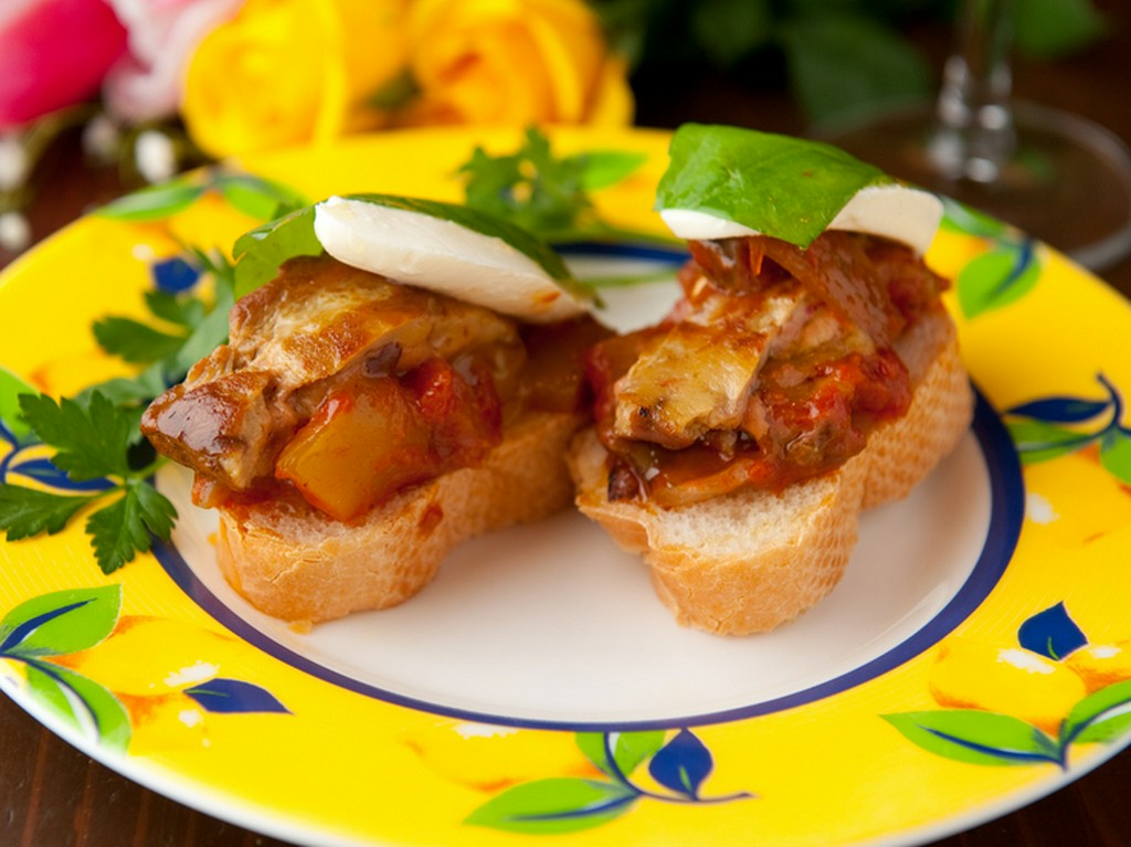 『フォアグラステーキをのせたブルスケッタ』