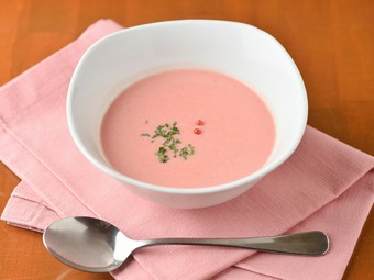 この一皿で全ての栄養がとれてしまうほど、種類豊富な野菜がたっぷりと入った『命のスープ』