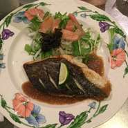 苦手な食材又はお好みの料理法をお申し付けくださいませ。いかようにも調整致します。ご予約いただければ用意しておもてなし致します。
