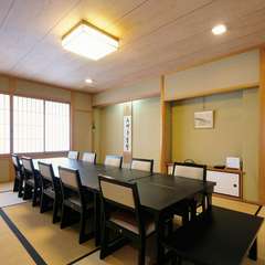 接待や会食、慶事や仏事に。個室席でプライベートなお食事を