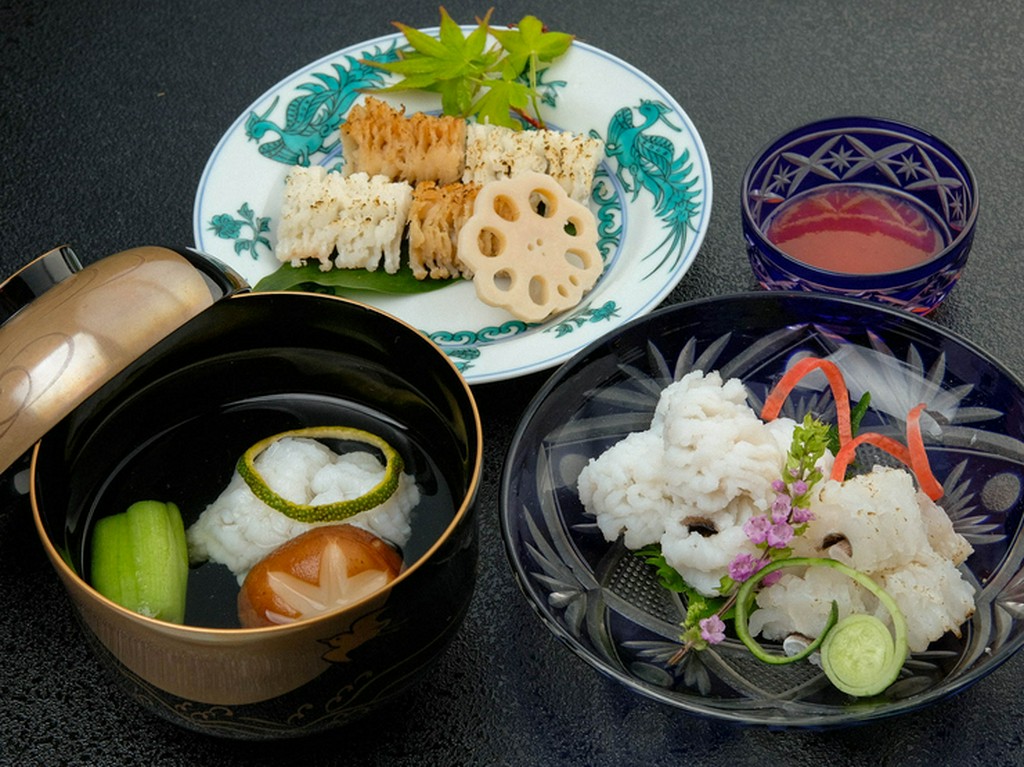 淡路近海産の鱧をあますことなくコース料理に。夏季限定『鱧会席』