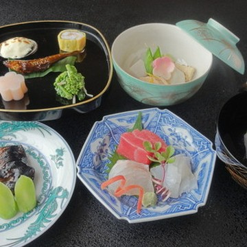 ランチ会席＜おまかせ＞　10500円(税込み11550円)より