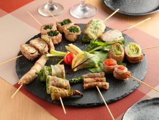 Private Rooms & Vegetable Rolls: Makinshai