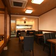 和を基調とした落ち着いた雰囲気で、心地良く過ごせる店内。神社など冠婚葬祭の行事を行える場が近くにあるので、七五三や法事後の会食など慶弔ごとに幅広く利用できます。