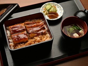 ふっくらと焼き上げられた『うな重　並』