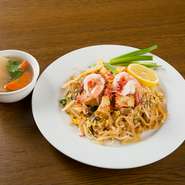 パッタイ（タイ風焼きそば）