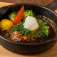 "ざぶとん"のステーキ丼　柚子胡椒を添えて