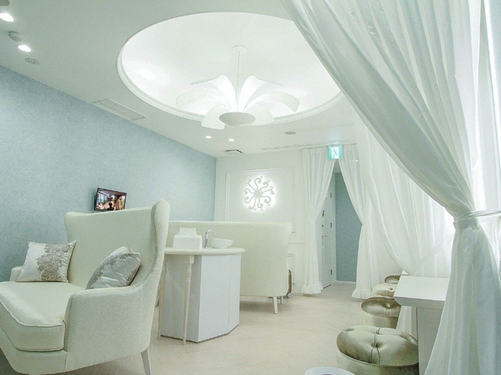 女性に嬉しいパウダールームも完備