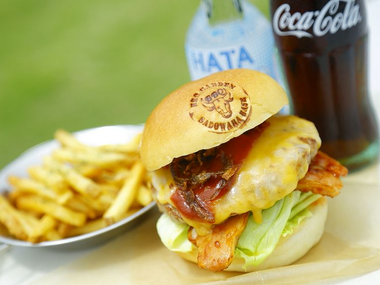 『ベーコンチーズバーガー』をはじめとしたテイクアウトも好評