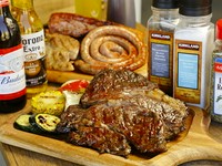 ・牛ロース
・豚肩ロース
・ベーコン
・グリルチキン
・鶏手羽先
・ウインナー
・野菜盛り
・マシュマロ
・ご飯（おかわり自由）

※大人4500円／中高生3500円／小学生2500円／未就学児1000円／3歳未満無料