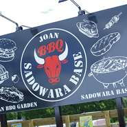 ハンバーガー＆ホットドッグのテイクアウトも販売中。テイクアウトメニュー詳細は“テイクアウト”タブにてご確認ください。※テイクアウト営業は11：00～18：00となります。