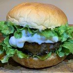 チェダーチーズとモザレラチーズとろける2種のチーズで贅沢に。