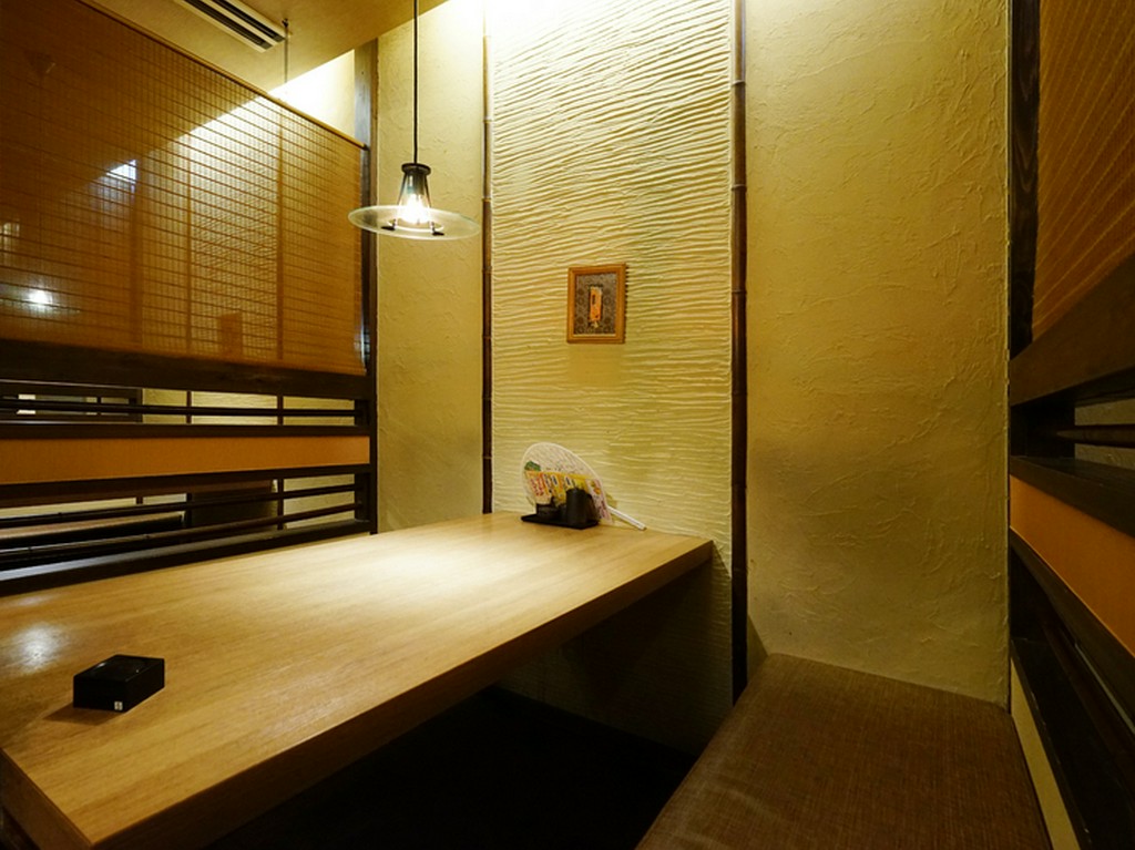 落ち着いた個室で、重要なビジネスでの接待や大切な人との会食を