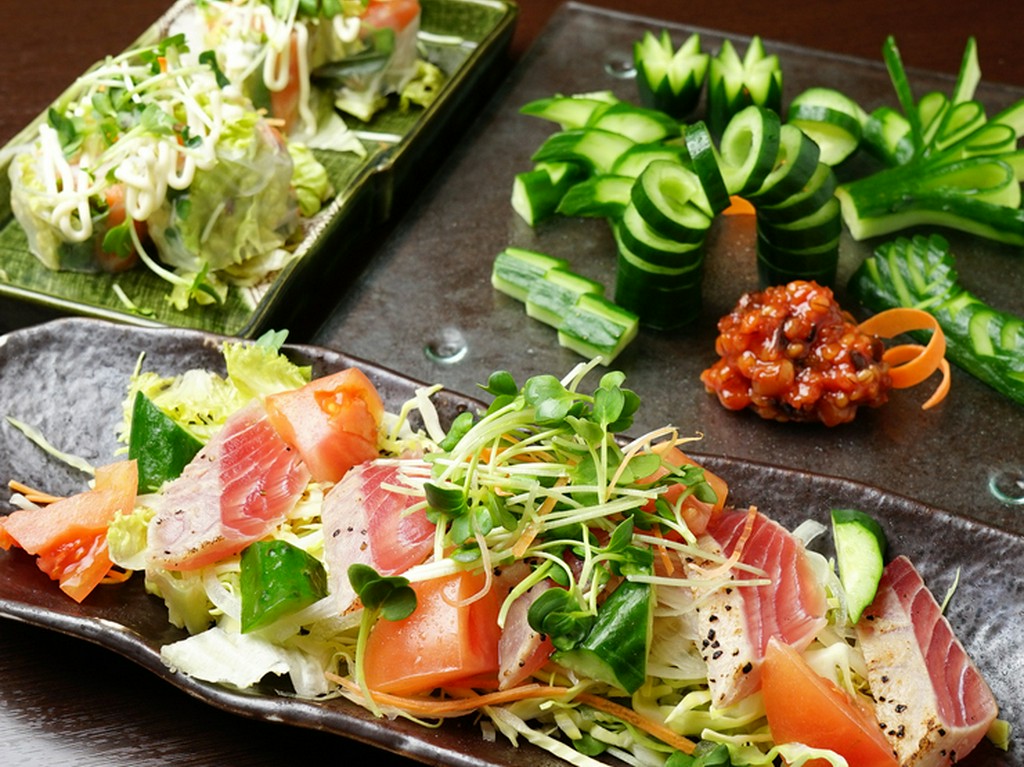 野菜と魚介類にひと工夫加えてさっぱりと味わう『サラダ』