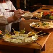 様々な銘酒を少しずつ味わえる嬉しいサービス
