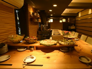 厳選素材を和の技法で丁寧に料理したおばんざいや酒肴の品々