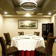 小さなお子様や大事な方といっしょでも、完全個室なら周囲を気にせず食事を楽しめます。リラックスできるだけ、会話も弾み、充実の一時を過ごせます。
