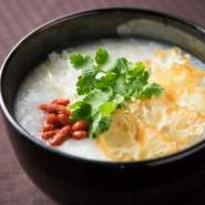 今月の健美粥、本日の一品、前菜3品、ザーサイ、杏仁豆腐（※）