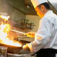 楽しい一時を過ごしていただけるよう、まずは、お客様を温かい笑顔と元気なご挨拶でお迎えする。これをスタッフ全員で大事にしています。