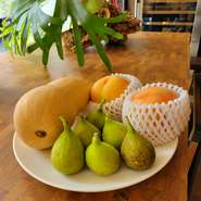 【BRACERIA　PASTICCERIA　BOND】という店名の通り、炭火焼きと本格的なデザートが看板メニューです。肉や野菜、チーズ、フルーツも素材にこだわり、厚みのある六穀物は炭火でじっくり香ばしく焼き上げます。