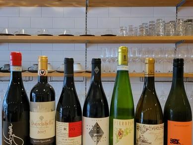 作り手を厳選したナチュラルワインのラインナップ