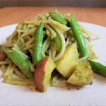 神戸牛のよさは肉質が柔らかく豊潤な香り、深みのある味わい。世界中の人達から絶賛されてます。是非BONDで一度お召し上がりください。