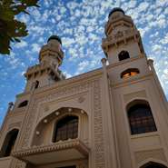 店舗の前には戦前から現存するモスクの教会
モスク内も見学出来ます。