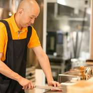 兵庫県加古郡稲美町から直送される野菜や、京野菜はこだわって仕入れをしています。新鮮な旬の野菜を炭火焼きやグリルで味わっていただくと野菜本来の旨みや甘さが伝わると思います。