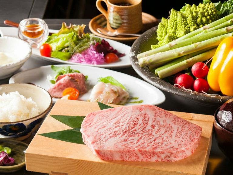 A5ランクの「石垣牛」を贅沢に味わう『特選石垣牛ステーキランチ』