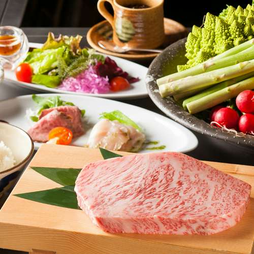ステーキ 石垣牛 石垣島 石垣島産 黒毛和牛 新里牛 職人手切りヒレサイコロステーキ 200g 1 200g SZ-32 - 沖縄県石垣市 - ふるさと納税サイト