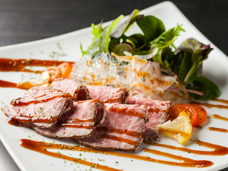 至極の味わいを満喫『自家製石垣牛ローストビーフ』